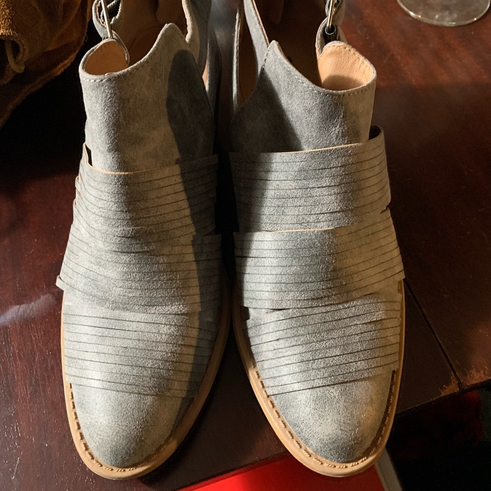 Maurices, grey ankle high zip up wedge heel boots. Size 9.